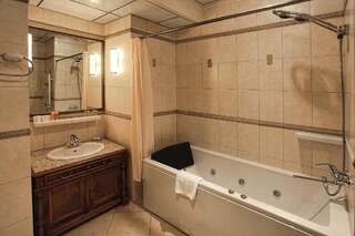 Отель Vinotel Boutique Hotel Тбилиси Люкс-18