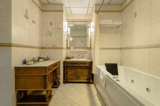 Отель Vinotel Boutique Hotel Тбилиси Люкс-33